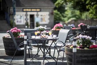 Lansdowne Arms Hotel