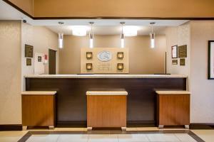 Hotel Comfort Suites West