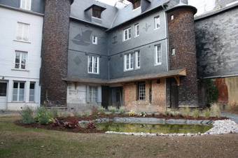 Hostal La Cour Normande