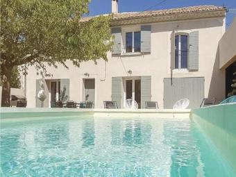 Three-bedroom Holiday Home In Serignan Du Comtat