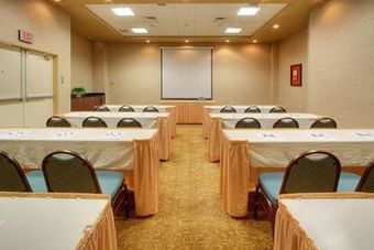 Hotel Holiday Inn & Suites