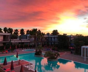 Hotel Sairon Village