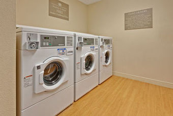 Hotel *candlewood Suites*