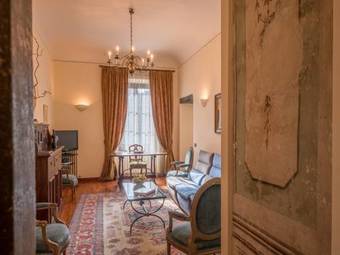 Savonarola Halldis Apartments