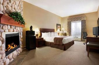 Hotel Days Inn & Suites By Wyndham Strathmore