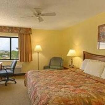 Hotel Baymont Inn & Suites Arlington