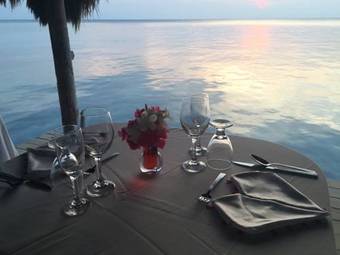 Hotel Thatch Caye Resort