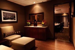 Hotel Embassy Suites Dfw North At Outdoor World