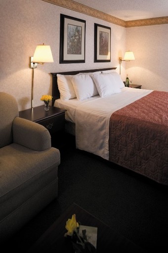 Hotel Rocky Waters Inn