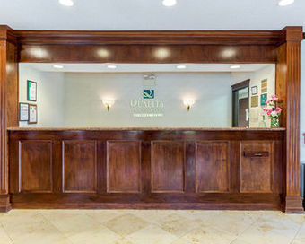 Hotel Quality Inn & Suites Yacht Club Basin