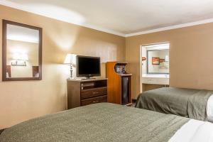 Hotel Quality Inn & Suites Ft. Jackson Maingate