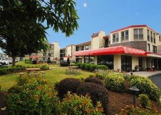 Hotel Econo Lodge & Suites Resort