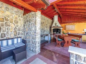 Holiday Home Jurdani 02