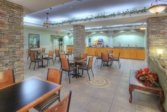 Holiday Inn Express Hotel & Suites Carlsbad