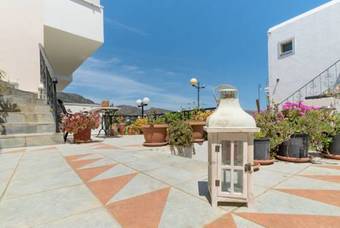 Golden Star Apartments