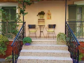 Maria's Studios & Apartments