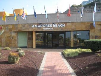 Apartamentos Amadores Beach