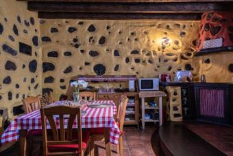 Ciruelo - Paz Y Senderos En �rea Natural Protegida De Teno