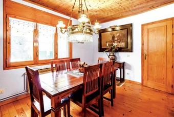 Capellades Villa Sleeps 8 Wifi