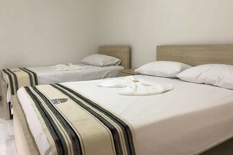 Iraka Hotel Zenu