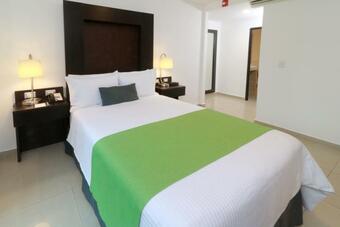 Hotel Wyndham Garden Guadalajara Acueducto