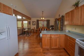 Mountain Top Lodge Four-bedroom Holiday Home