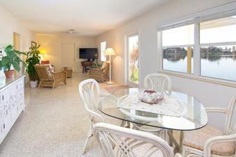 711 Albee Road West House