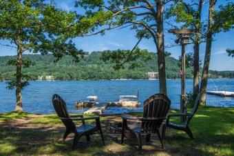 Lakeside Vista Four-bedroom Holiday Home