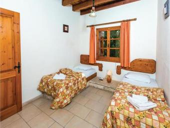 Three-bedroom Holiday Home In Miliou Paphos