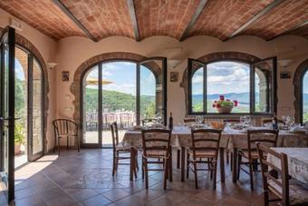 Civitella In Val Di Chiana Villa Sleeps 10 Pool