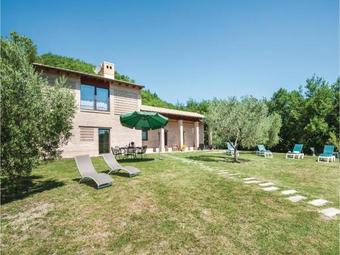 Three-bedroom Holiday Home In Assisi Pg