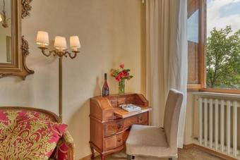 San Giovanni D'asso Villa Sleeps 8 Pool Air Con