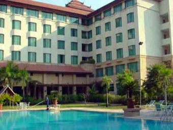 Hotel Mandalay Swan