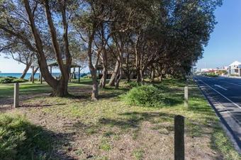 Nepean Beachfront Apartment