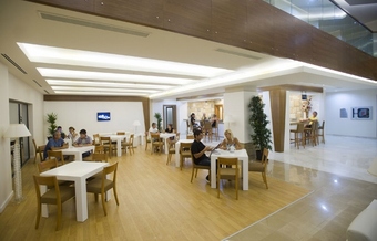 Crystal Green Bay Hotel