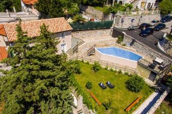 Villa Holiday Home Lokaj