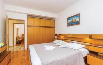 Six-bedroom Holiday Home In Bascanska Draga