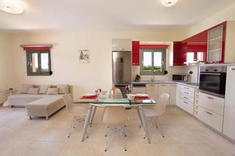 Mousata Villa Sleeps 2 Pool Wifi