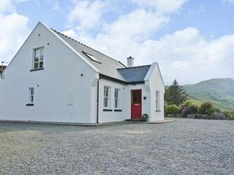 Holly Glen, Ardara