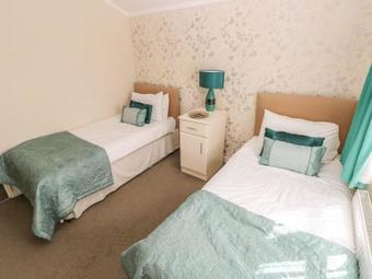 Oak Lodge, Herons Brook