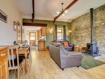 Holiday Home Cwm Derw