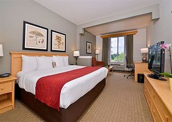 Hotel Comfort Suites Airport