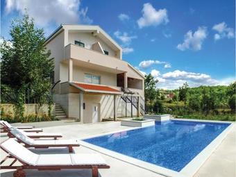 Three-bedroom Holiday Home In Zagvozd