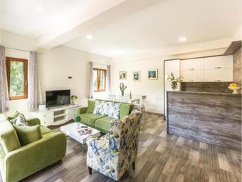 Six-bedroom Holiday Home In Zagvozd