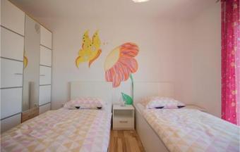 Five-bedroom Holiday Home In Zmijavci