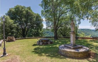 Five-bedroom Holiday Home In Tinjan