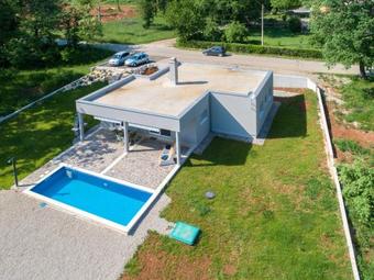 Holiday Home In Becici 35510