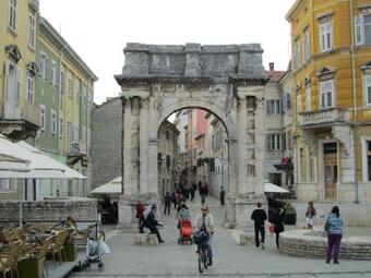 Two-bedroom Apartment Pula Near Sea 1