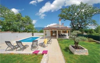 Three-bedroom Holiday Home In Cambarelici