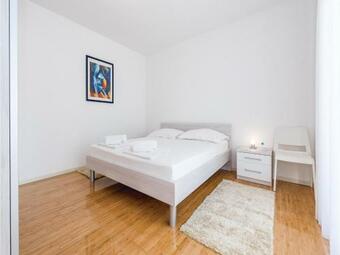 Three-bedroom Holiday Home In Razanj